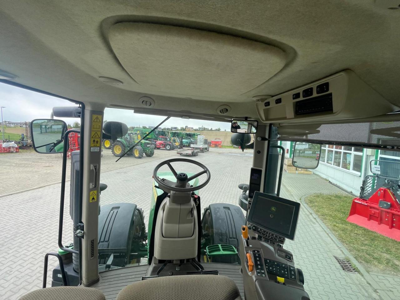 John Deere 7250R Front
