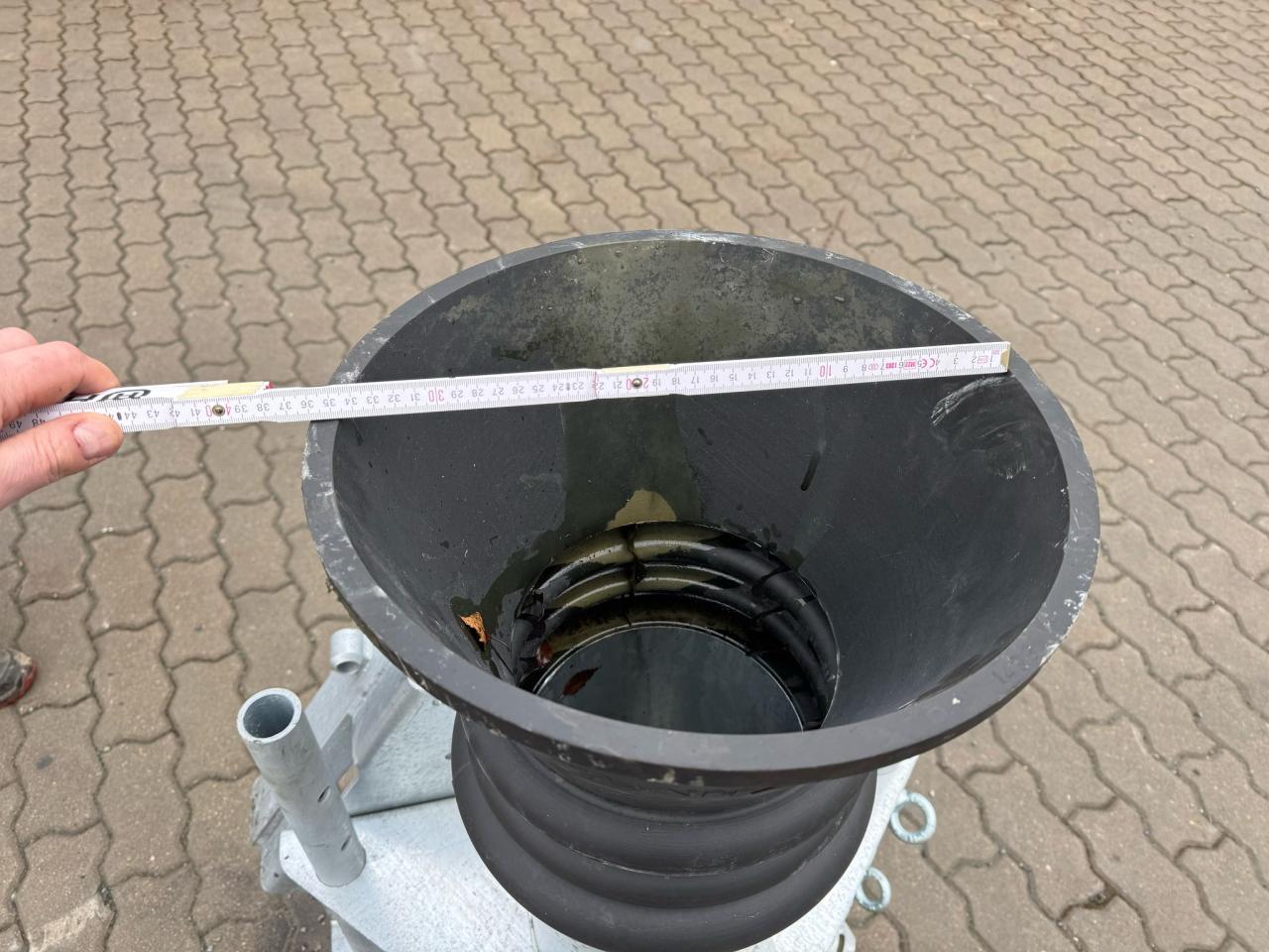 Zunhammer Dreifuß-Trichter Left