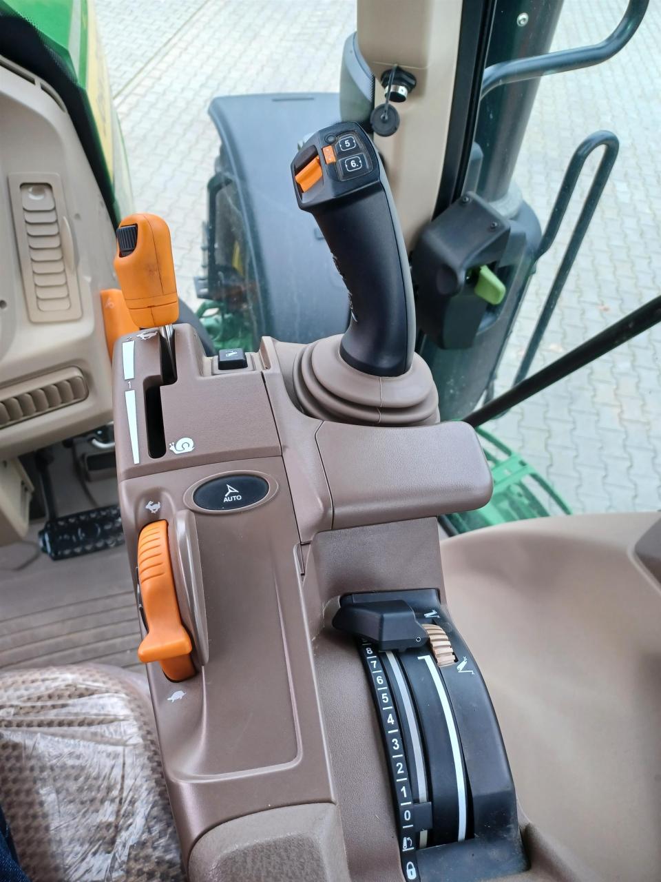 John Deere 6M 220 Rear