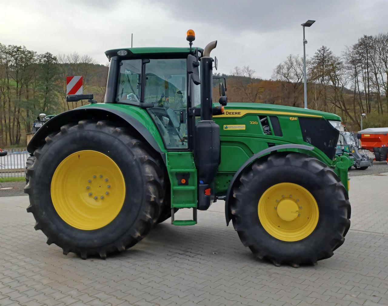John Deere 6M 220 Right