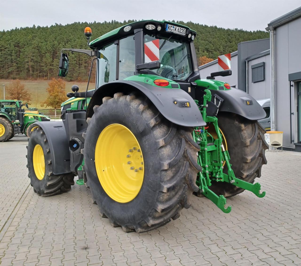 John Deere 6M 220 Aerial