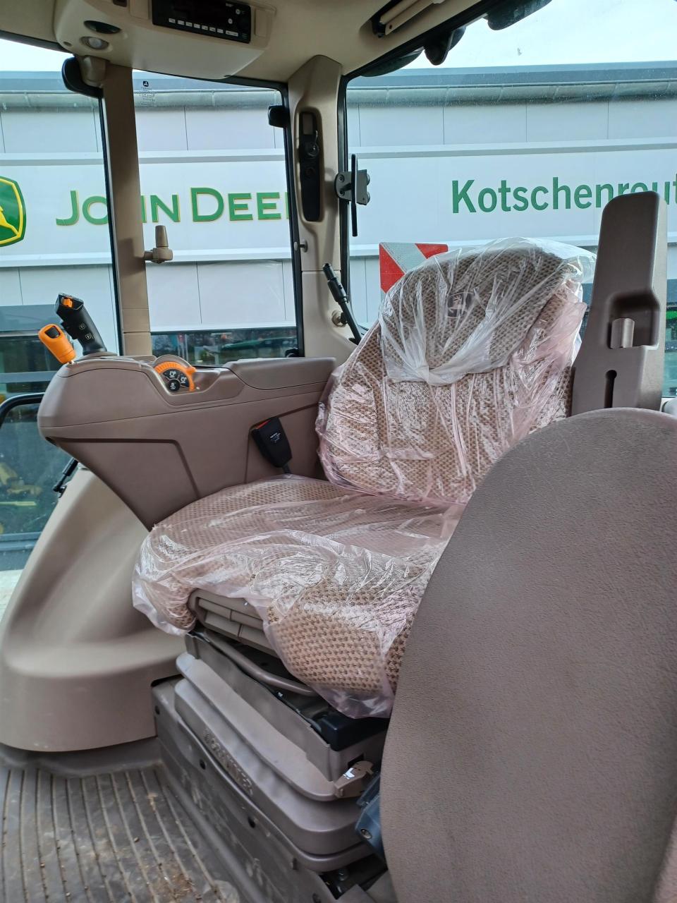 John Deere 6M 220 Rear