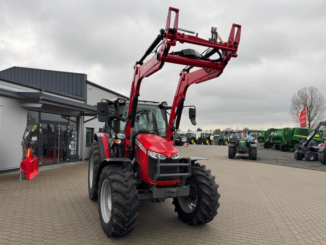 Massey Ferguson 5709M - Dyna 4 Front