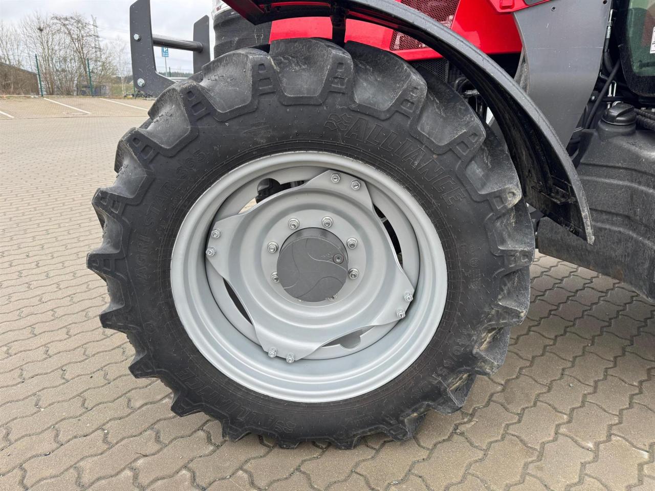 Massey Ferguson 5709M - Dyna 4 Rear