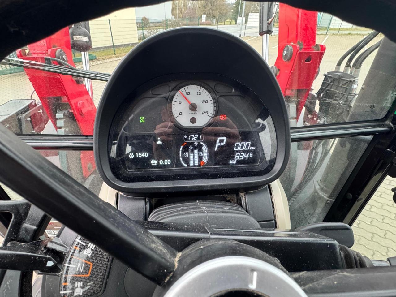 Massey Ferguson 5709M - Dyna 4 Rear