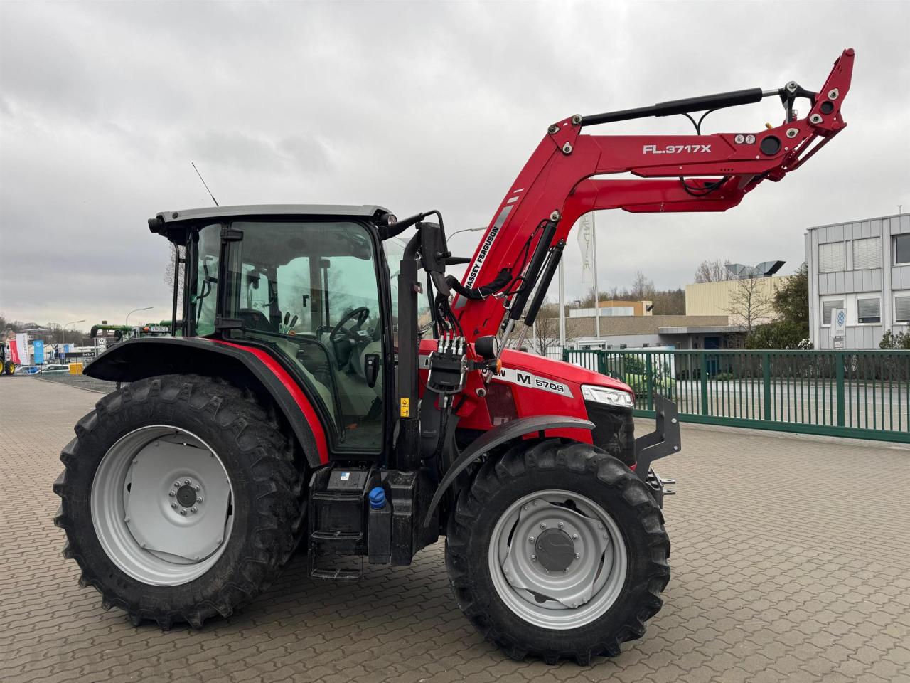 Massey Ferguson 5709M - Dyna 4 Rear