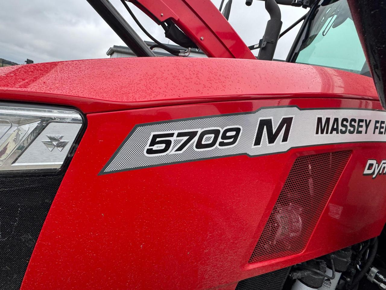 Massey Ferguson 5709M - Dyna 4 Above