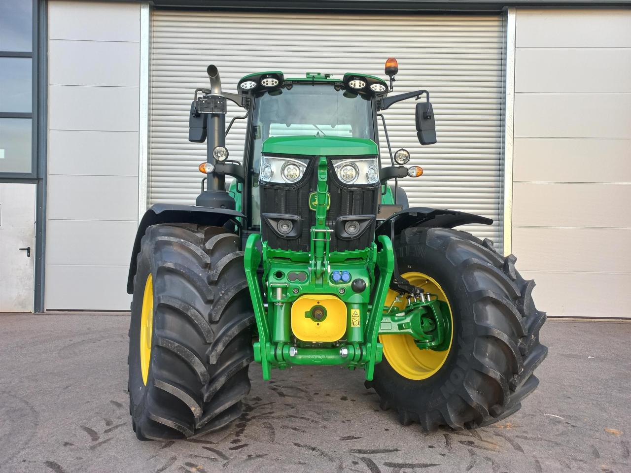 John Deere 6M 155 Front
