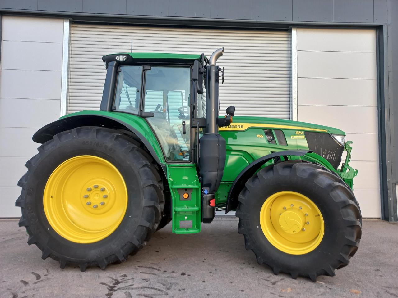 John Deere 6M 155 Right