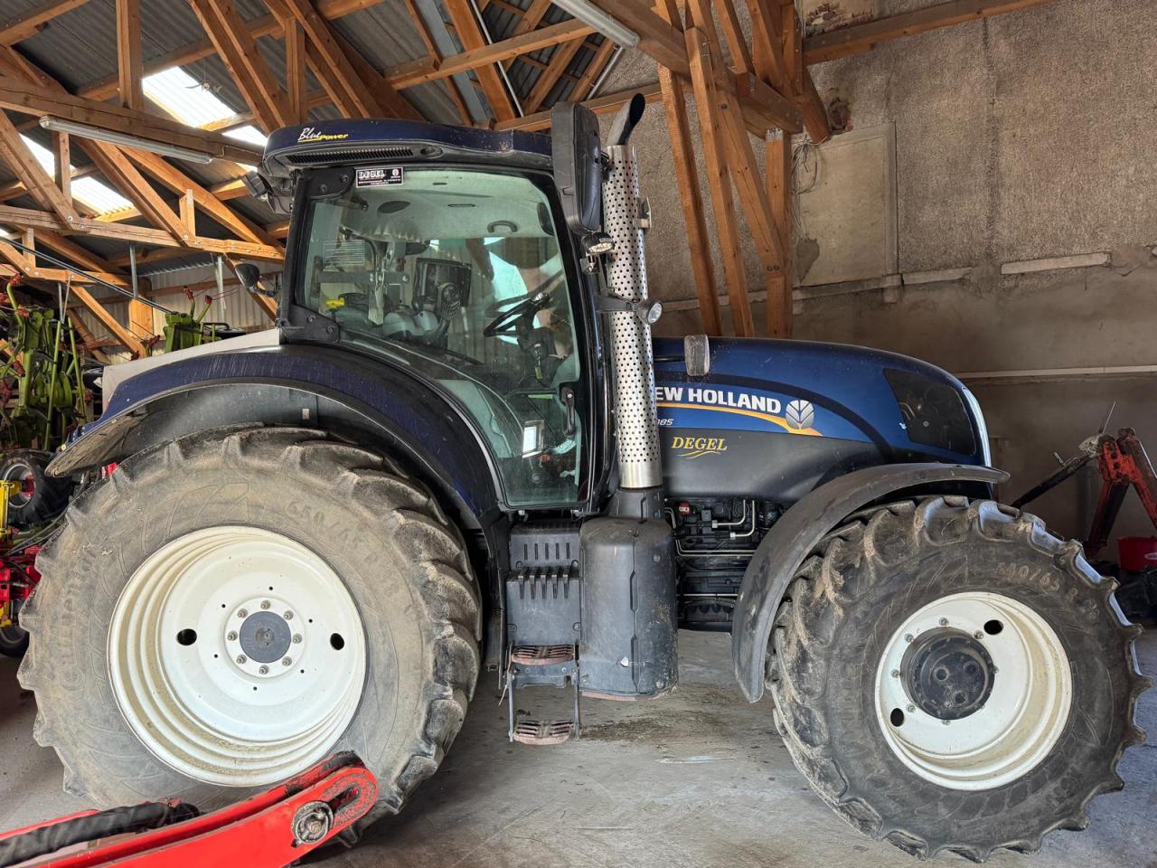 New Holland T7.185 RC Right