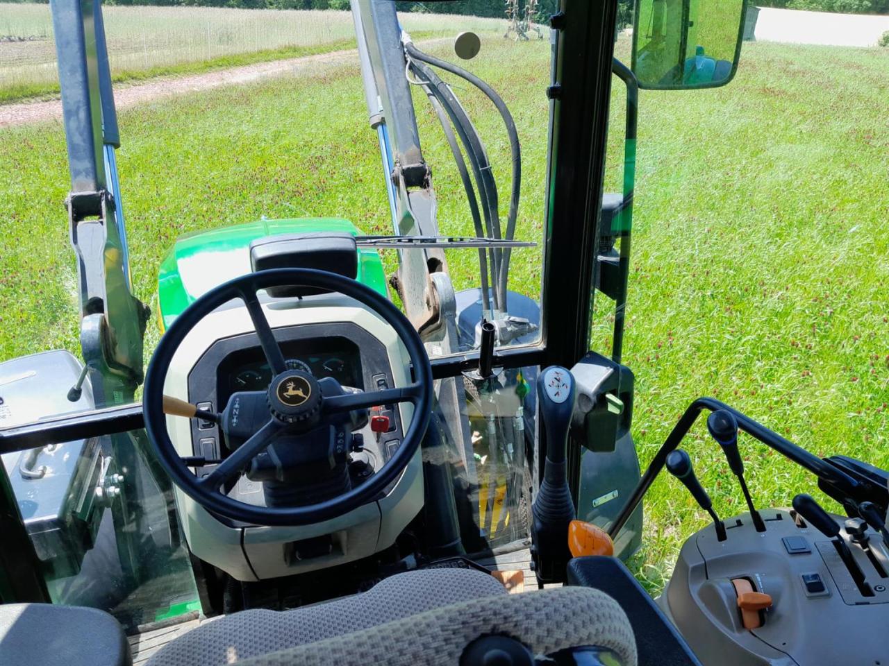 John Deere 5075M Inside