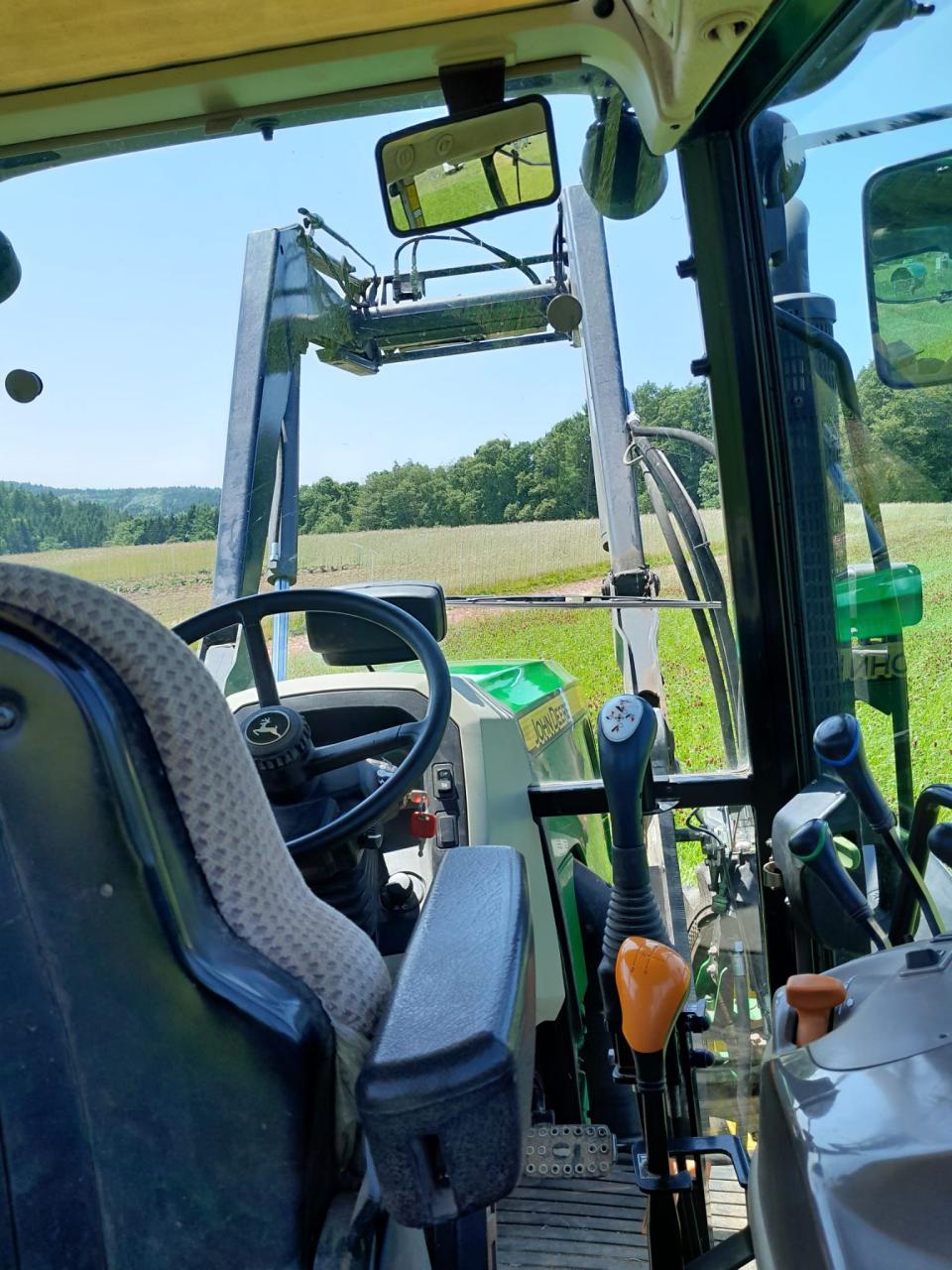 John Deere 5075M Aerial