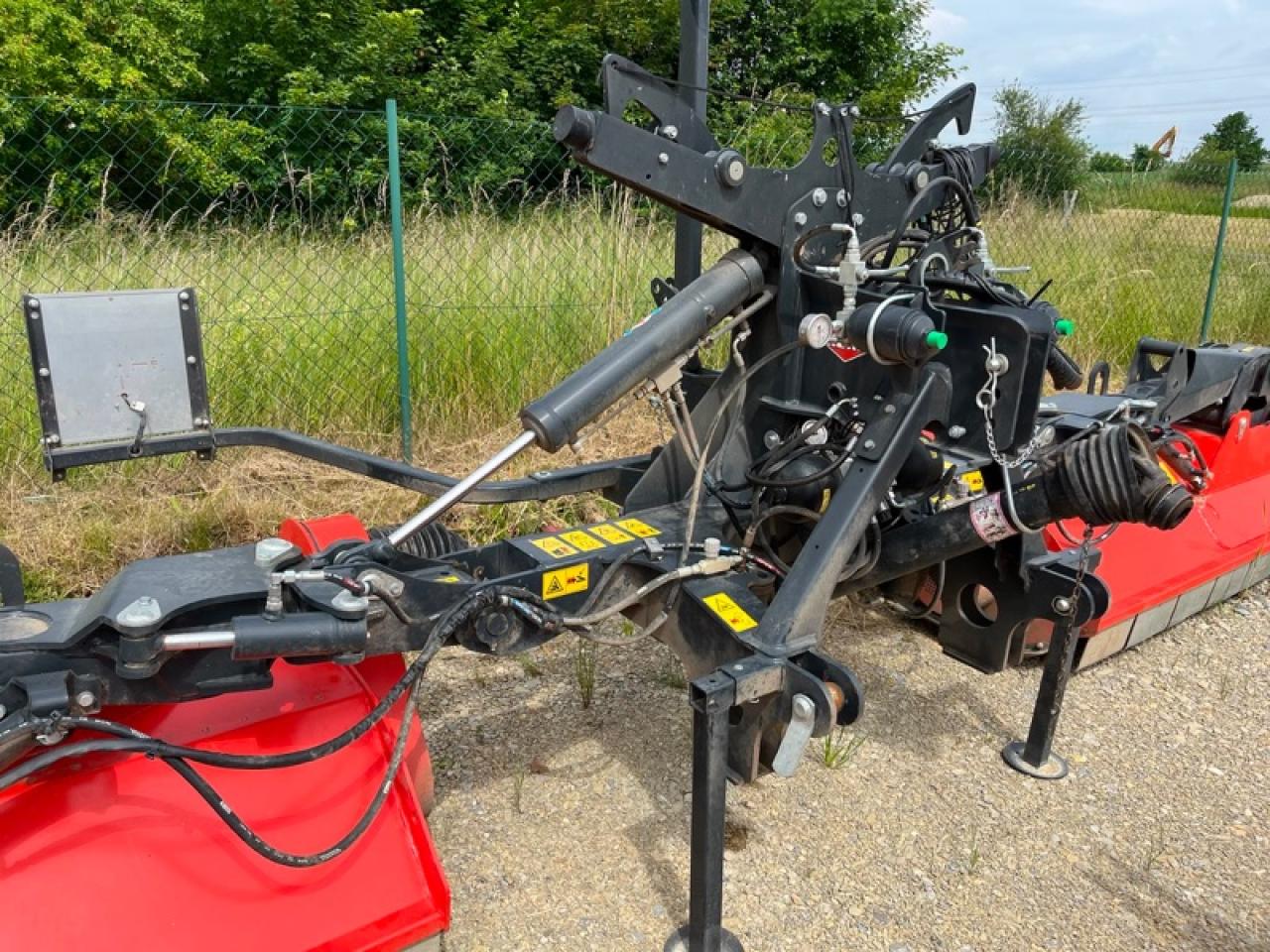 Kuhn BP 8300 Front