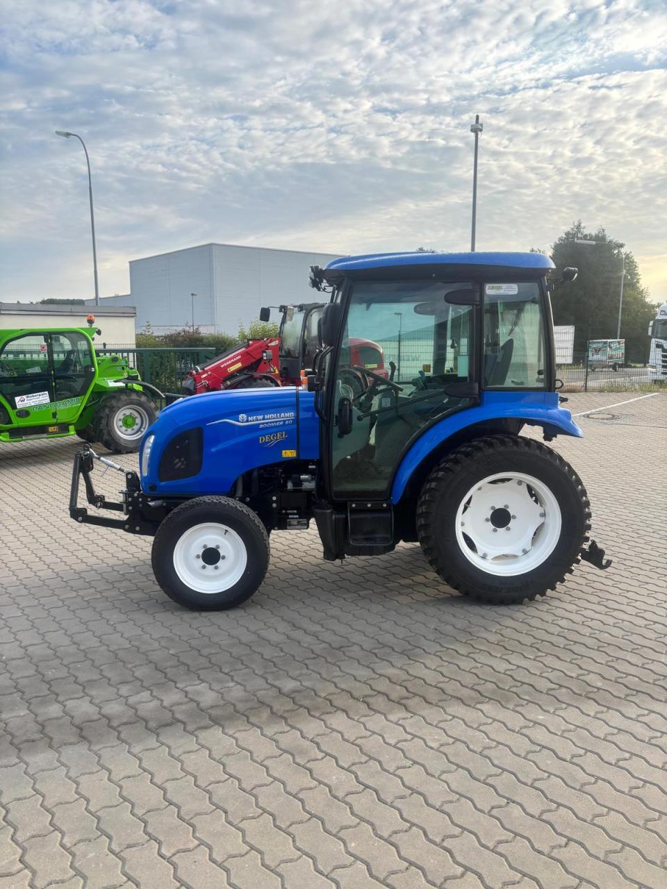 New Holland Boomer 50 Right