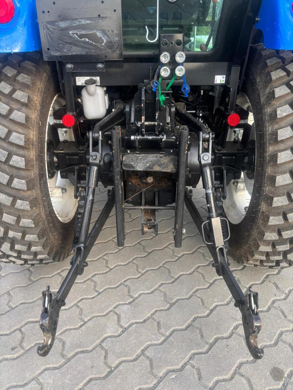 New Holland Boomer 50 Left