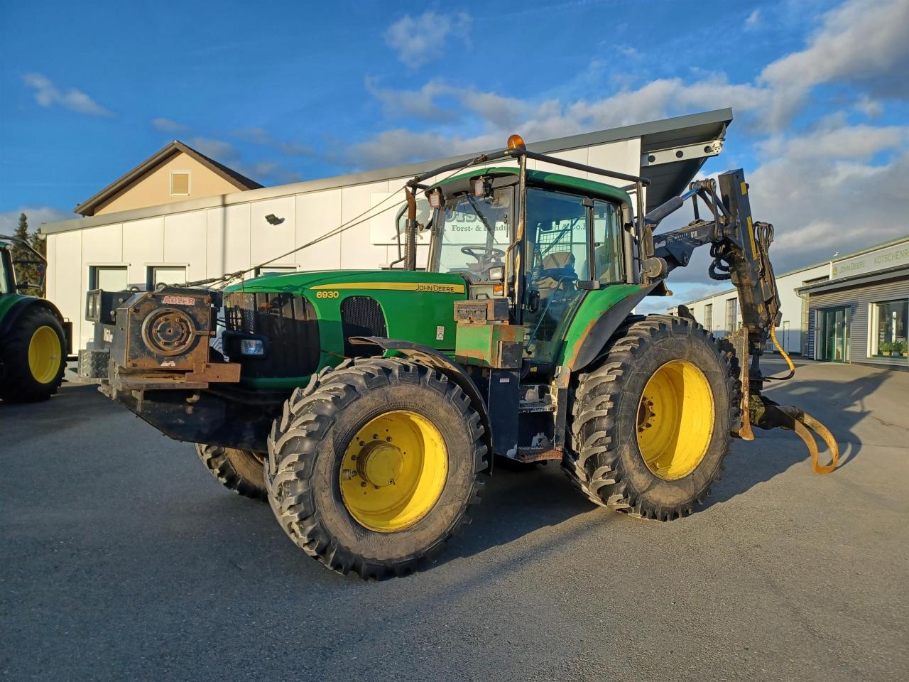 John Deere 6930 Forstschlepper