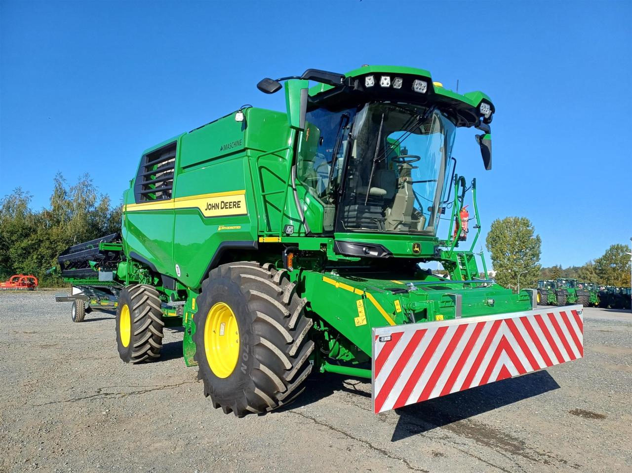 John Deere T5 400 HM Front