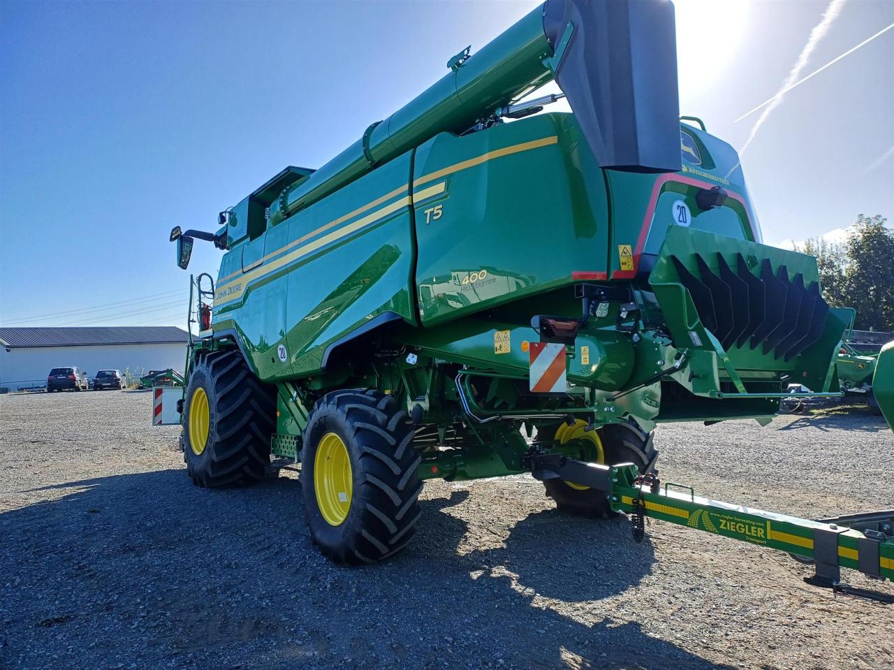 John Deere T5 400 HM Left