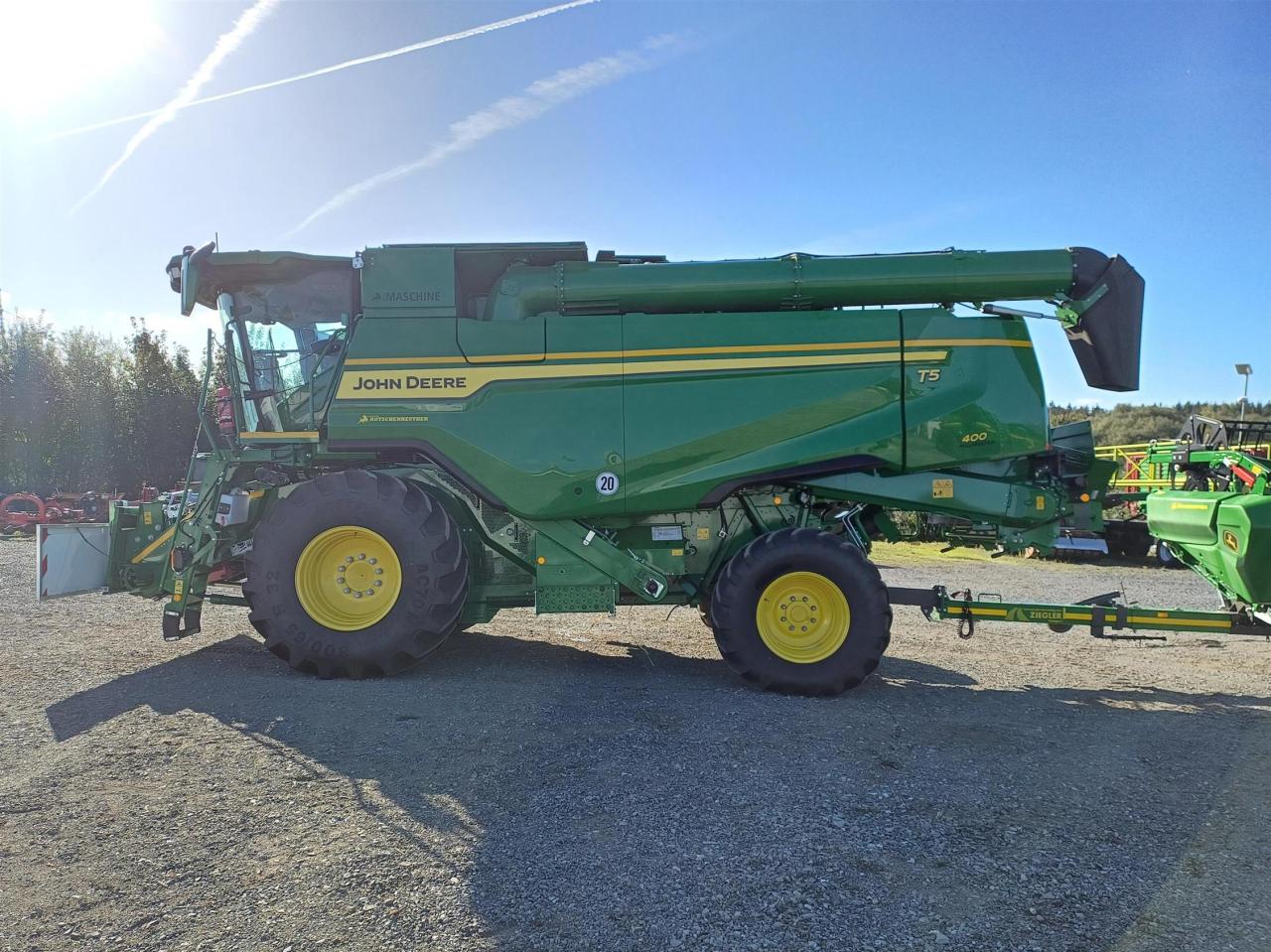 John Deere T5 400 HM Inside