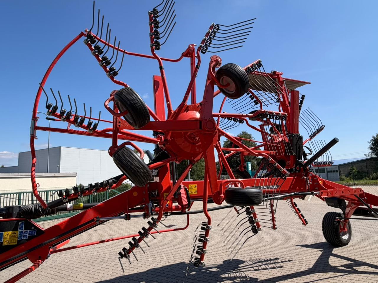 Kuhn GA 7530 Inside