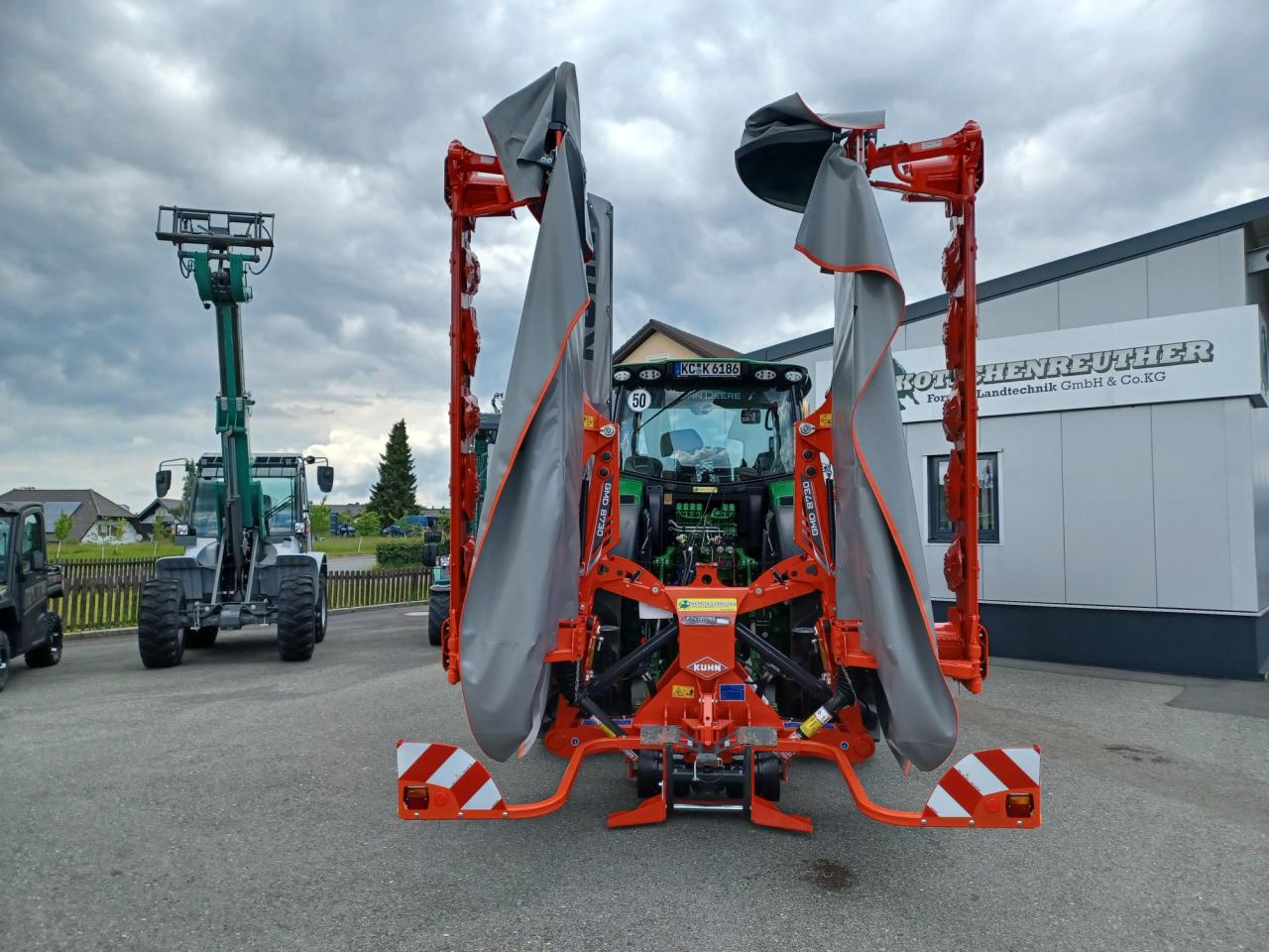 Kuhn GMD 8730-FF Front