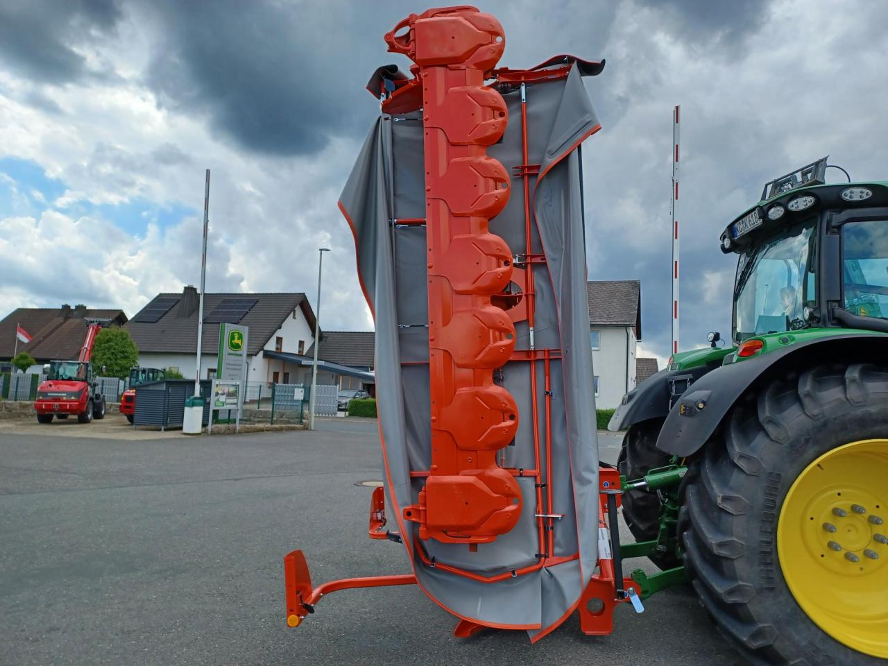 Kuhn GMD 8730-FF Left