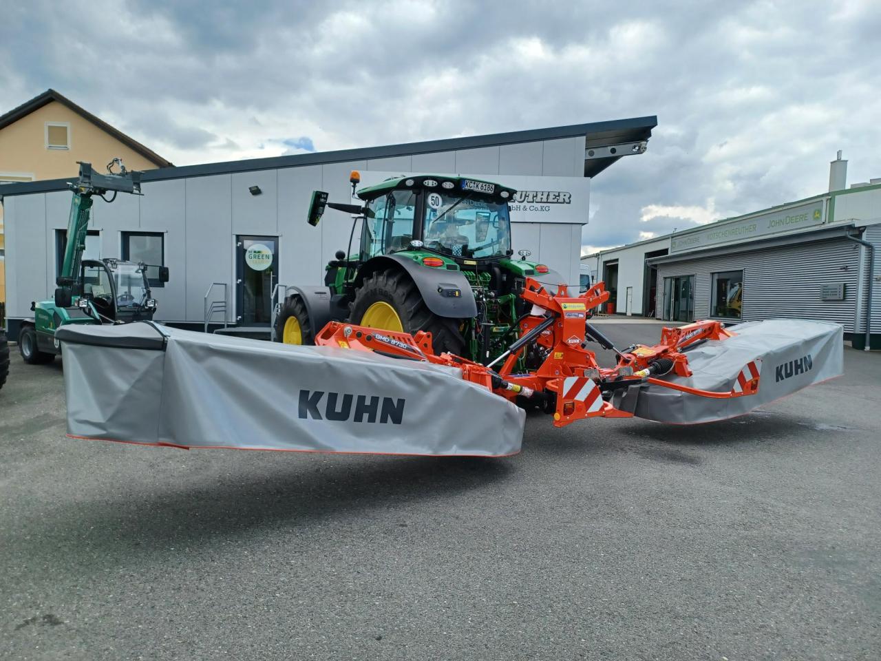 Kuhn GMD 8730-FF Front