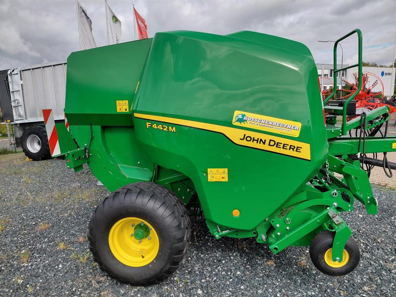 John Deere F442M Front