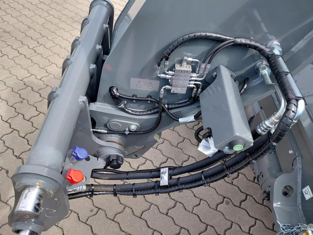 Kramer KT557 Rear