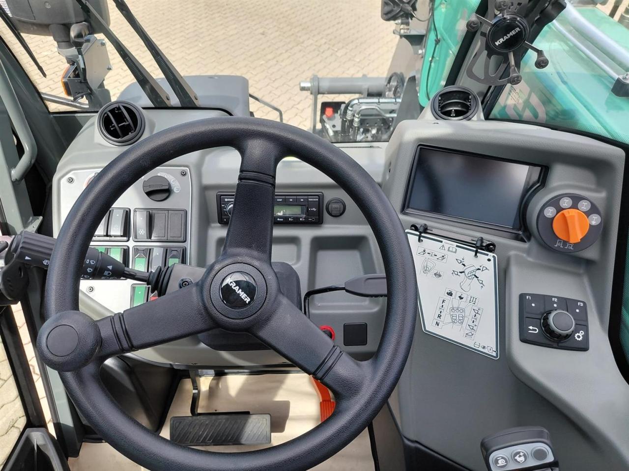 Kramer KT557 Front