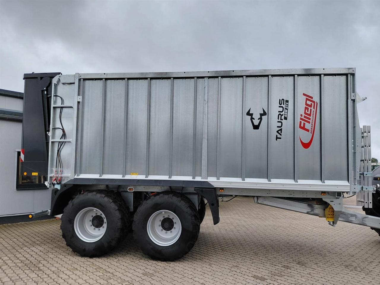 Fliegl ASW 271 Taurus Front
