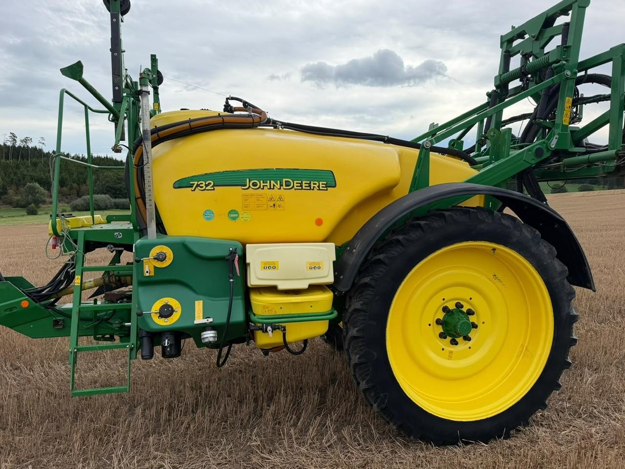 John Deere 732 Front