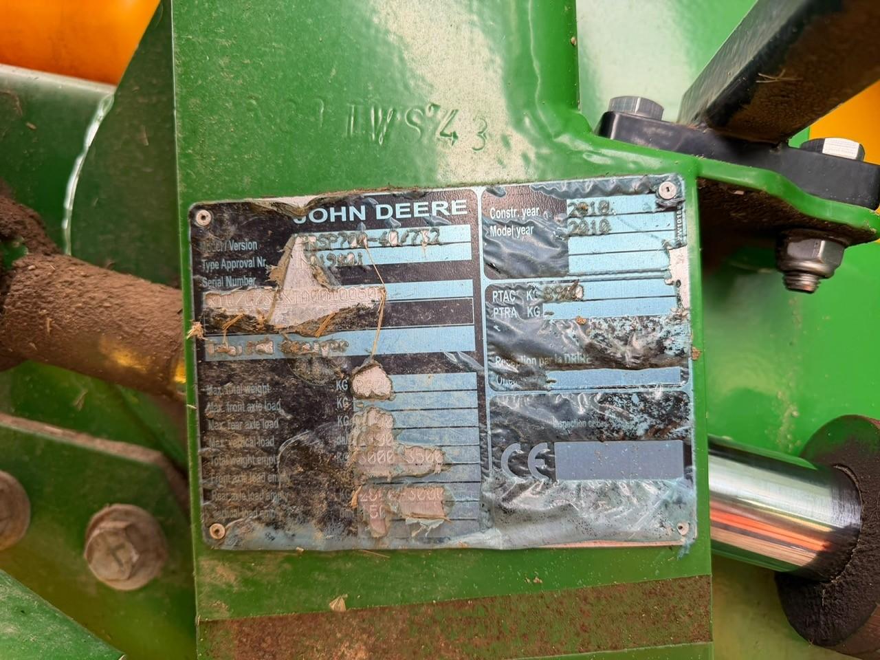 John Deere 732 Rear
