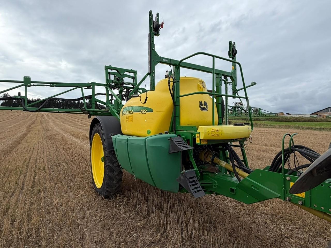 John Deere 732 Rear