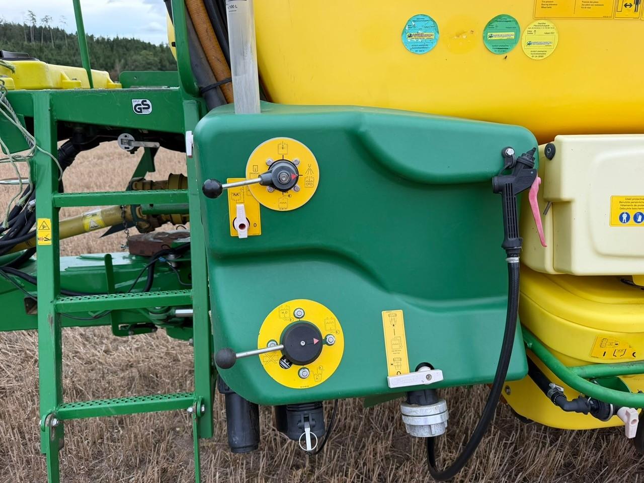 John Deere 732 Inside