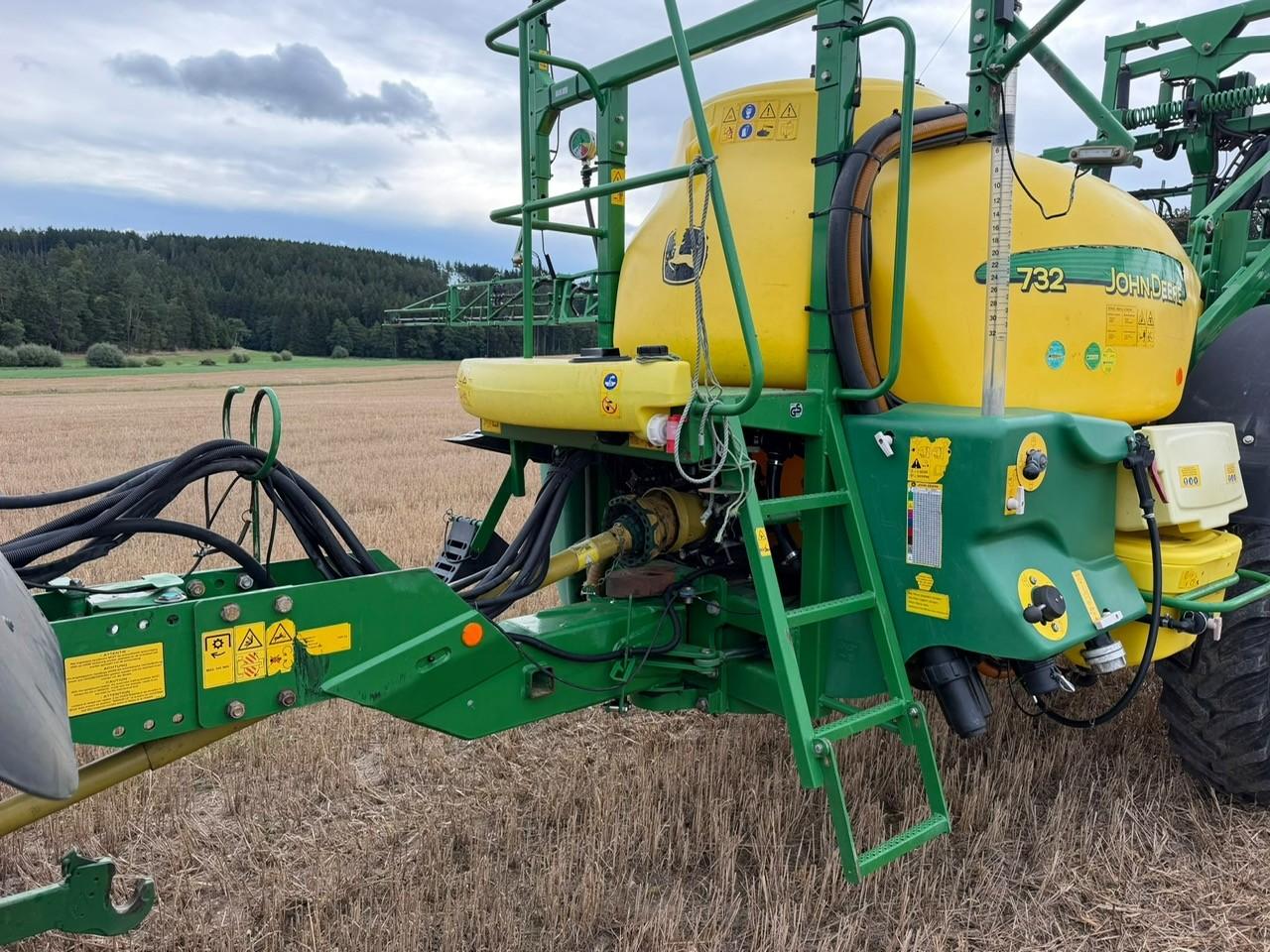 John Deere 732 Rear
