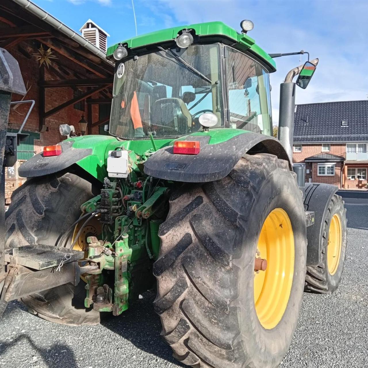 John Deere 7920 Right