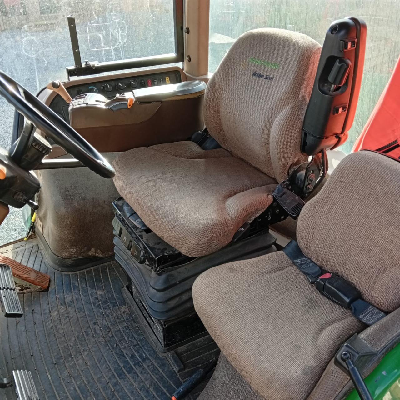 John Deere 7920 Left