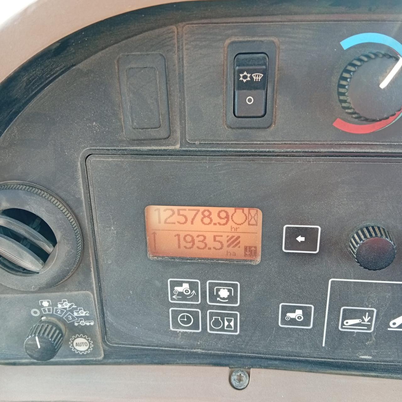 John Deere 7920 Inside