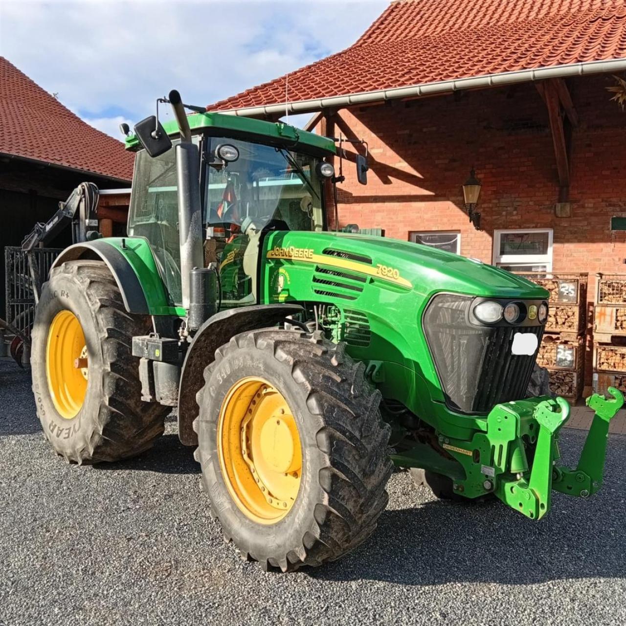 John Deere 7920