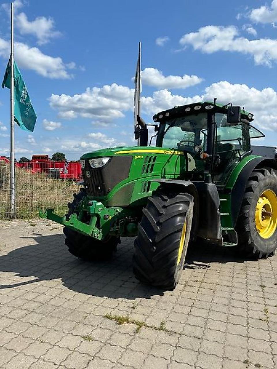 John Deere 6215R Front