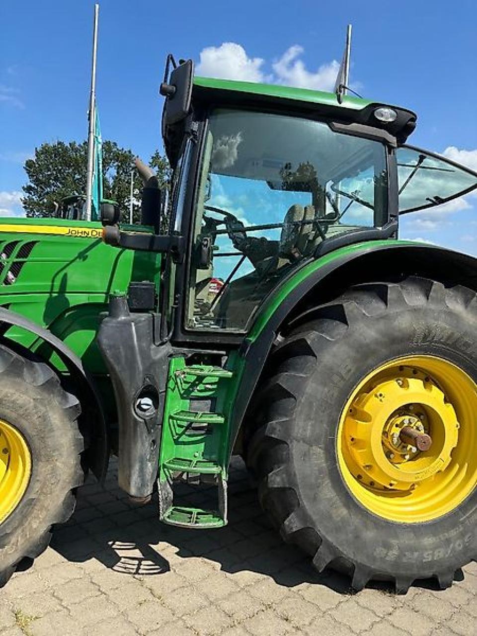 John Deere 6215R Rear