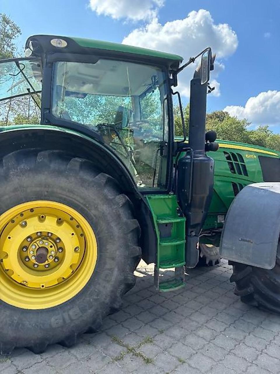 John Deere 6215R Front