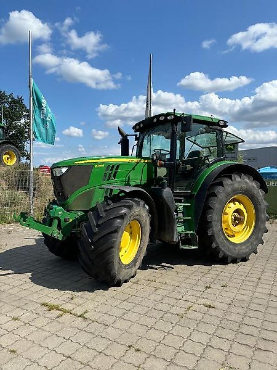 John Deere 6215R