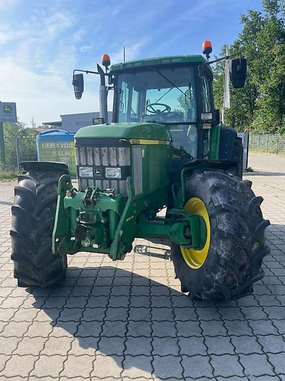 John Deere 6910 Front