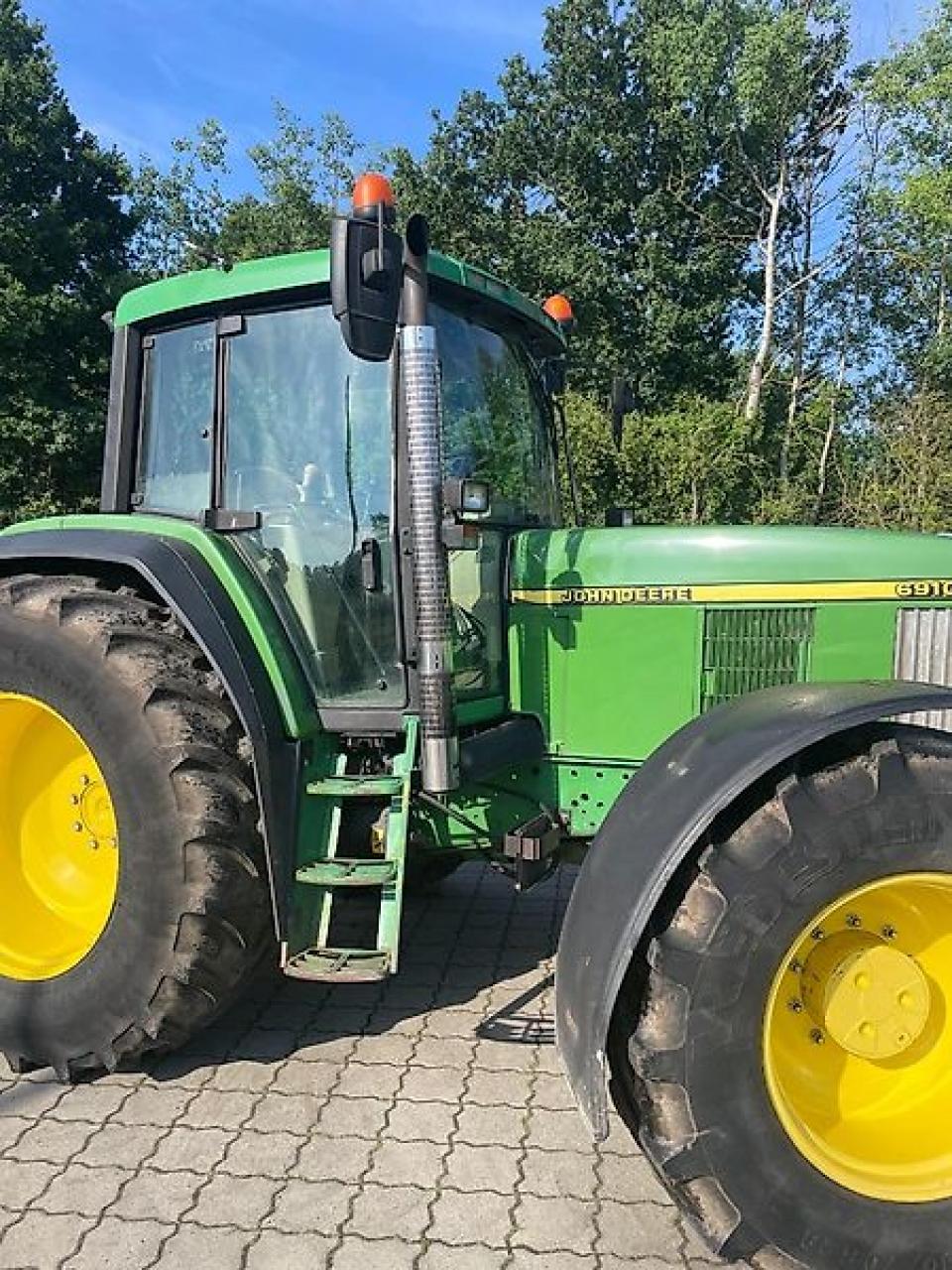 John Deere 6910 Left