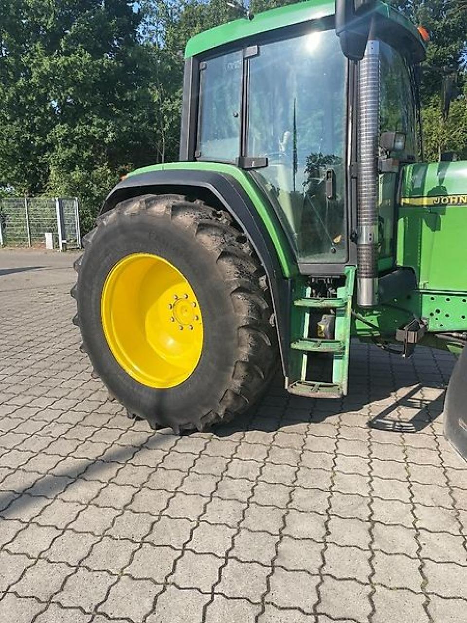 John Deere 6910 Inside