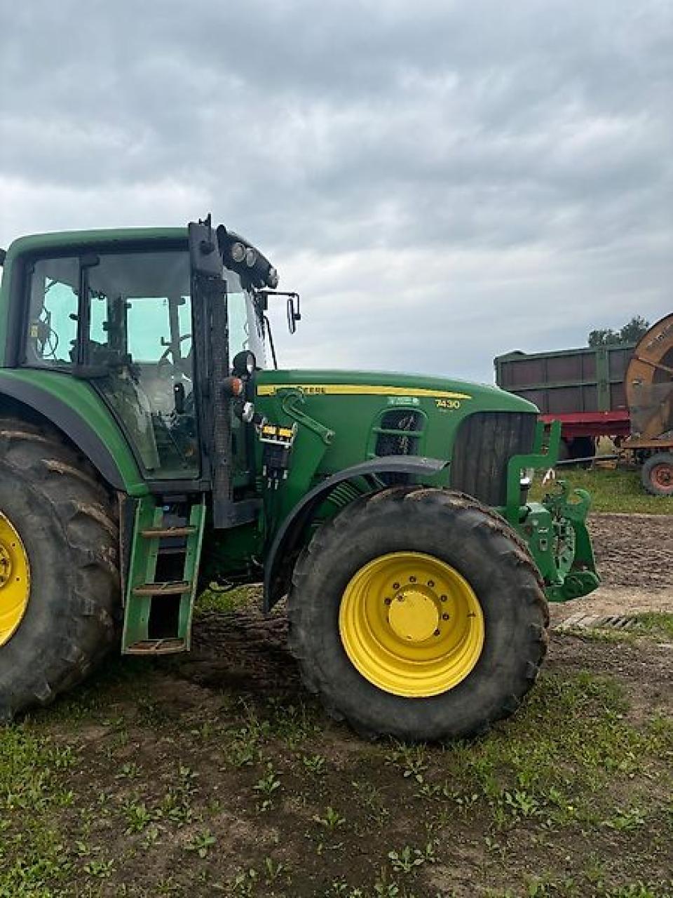 John Deere 7430 Premium Inside