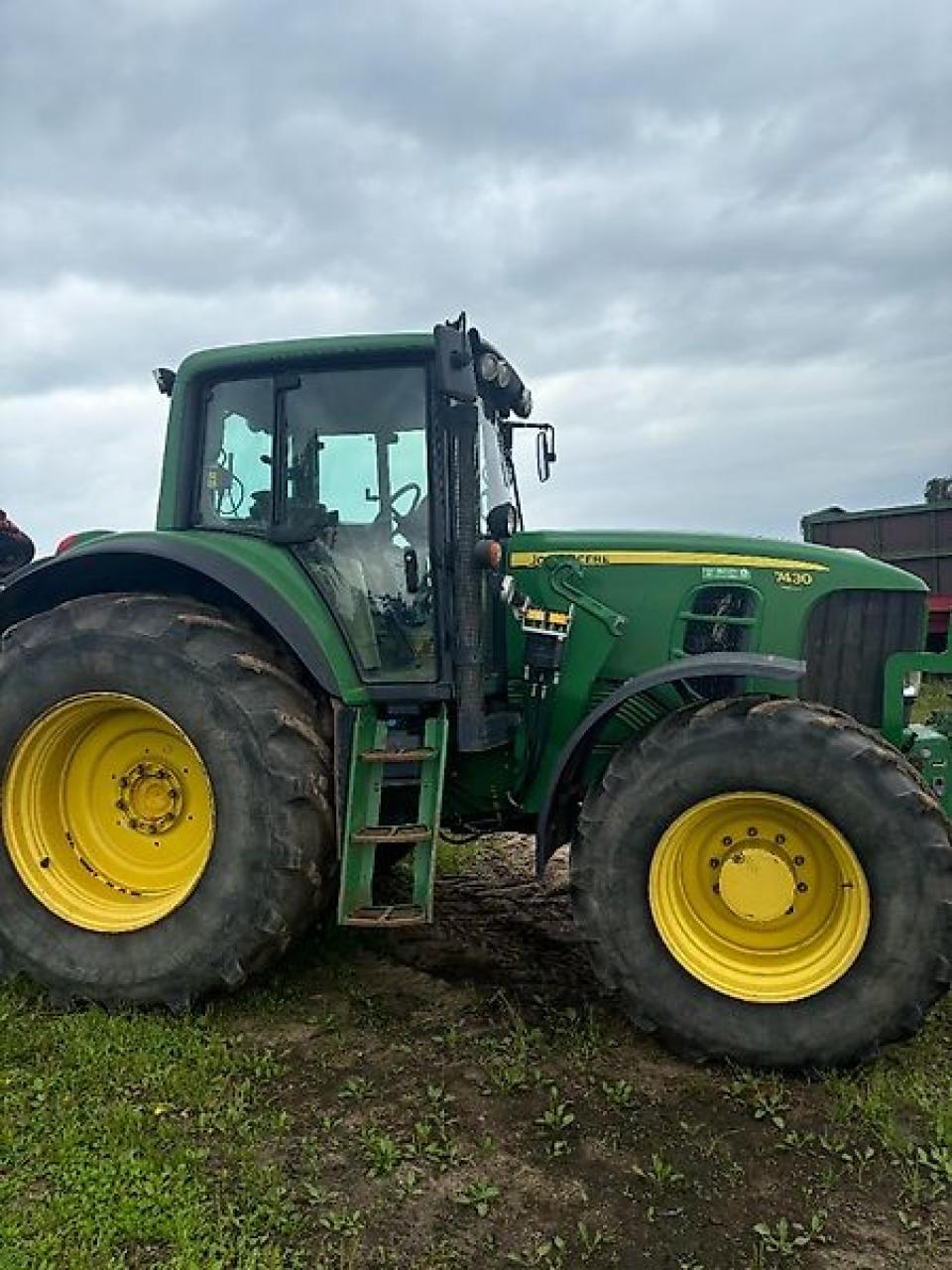 John Deere 7430 Premium Above