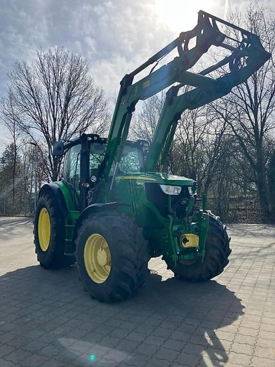 John Deere 6150R Right